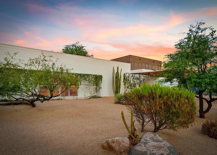 Breathtaking Mansion - Indoor Pickleball & Holiday home *
