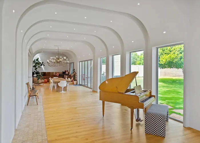 Breathtaking Mansion - Indoor Pickleball & Holiday home