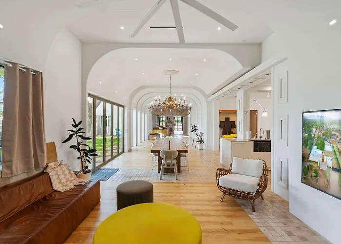 Dom wakacyjny Breathtaking Mansion - Indoor Pickleball & *