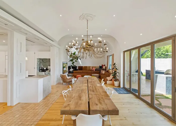 Breathtaking Mansion - Indoor Pickleball & Holiday home *