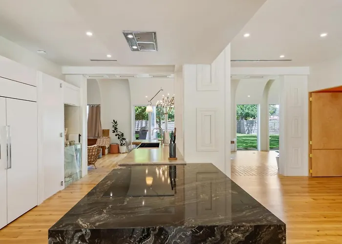 Dom wakacyjny Breathtaking Mansion - Indoor Pickleball &