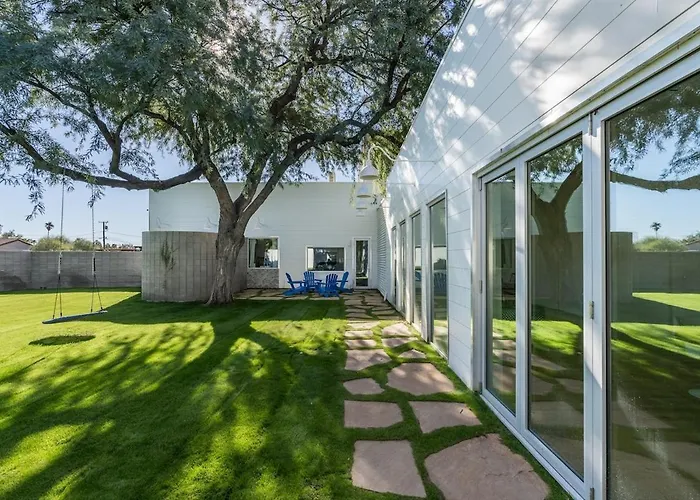 Breathtaking Mansion - Indoor Pickleball &