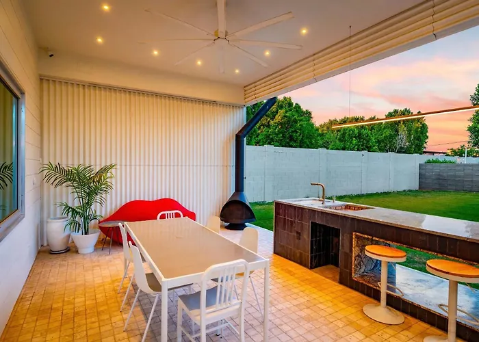Dom wakacyjny Breathtaking Mansion - Indoor Pickleball &