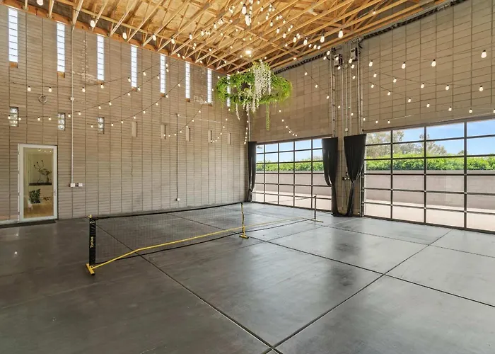Breathtaking Mansion - Indoor Pickleball & Holiday home