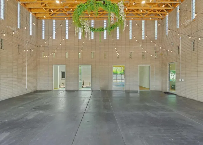 Breathtaking Mansion - Indoor Pickleball & Holiday home *