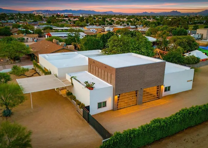 Breathtaking Mansion - Indoor Pickleball & Holiday home *